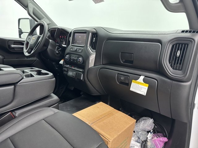 New 2026 Chevrolet Silverado 3500 W/T image 32