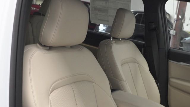 New 2025 Jeep Grand Cherokee L Limited w/ Luxury Tech Group II image 16