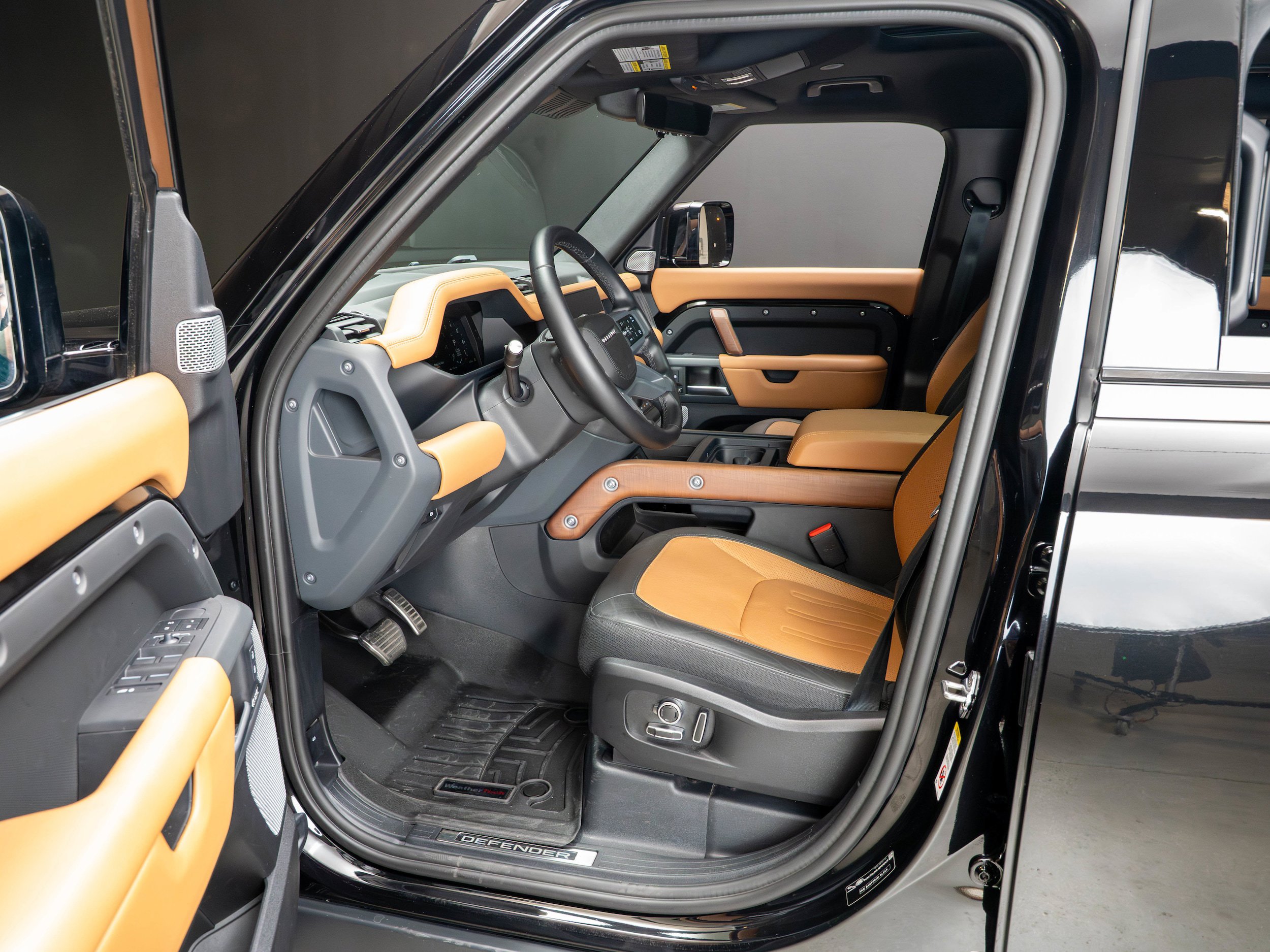 Used 2024 Land Rover Defender 130 X AWD/4WD image 4