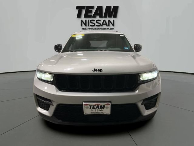 Used 2022 Jeep Grand Cherokee Altitude image 2