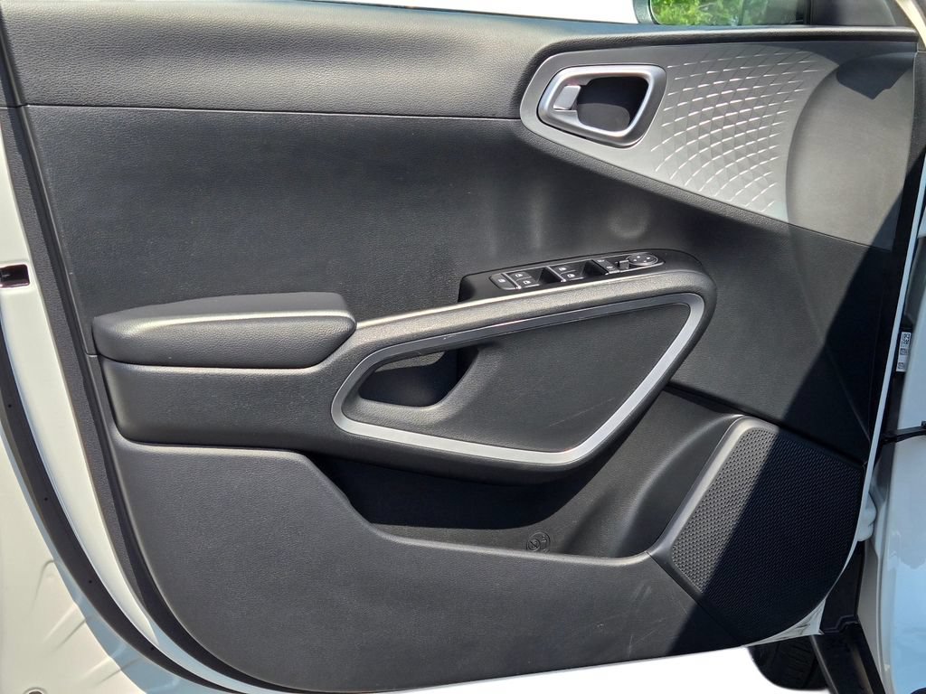 Certified 2025 Kia Soul LX w/ LX Technology Package FWD image 14