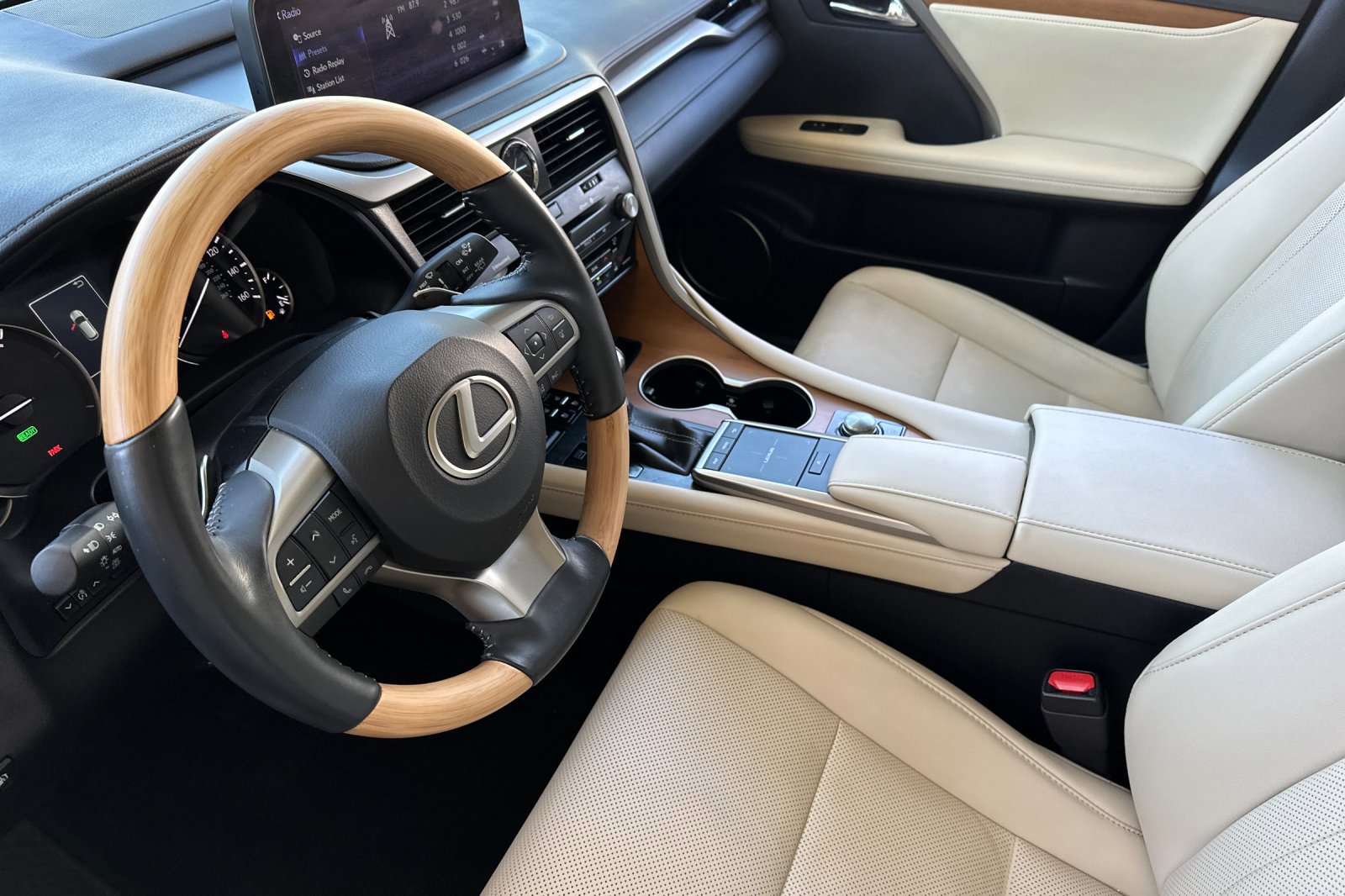 Certified 2022 Lexus RX 450h AWD w/ Premium Package image 10