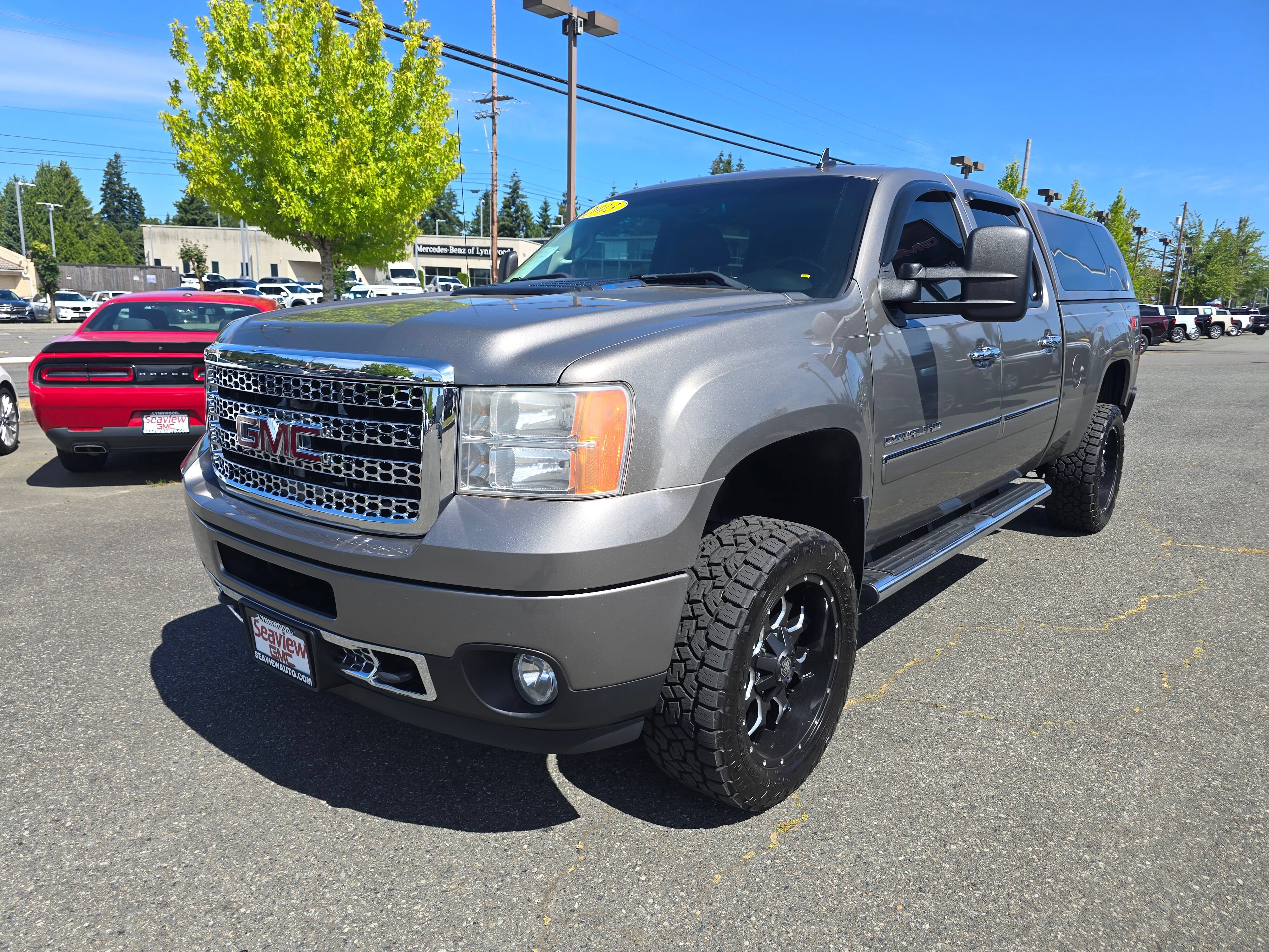 Used 2013 GMC Sierra 2500 Denali w/ Suspension Package, Off-Road AWD/4WD image 3