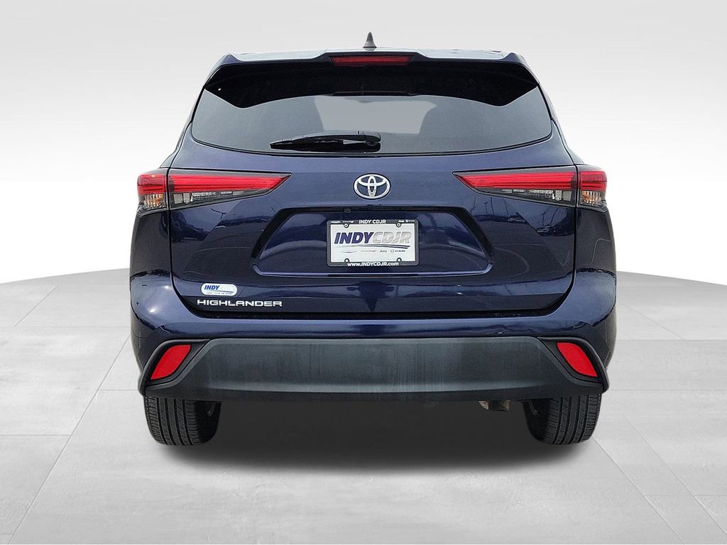 Used 2023 Toyota Highlander LE image 5