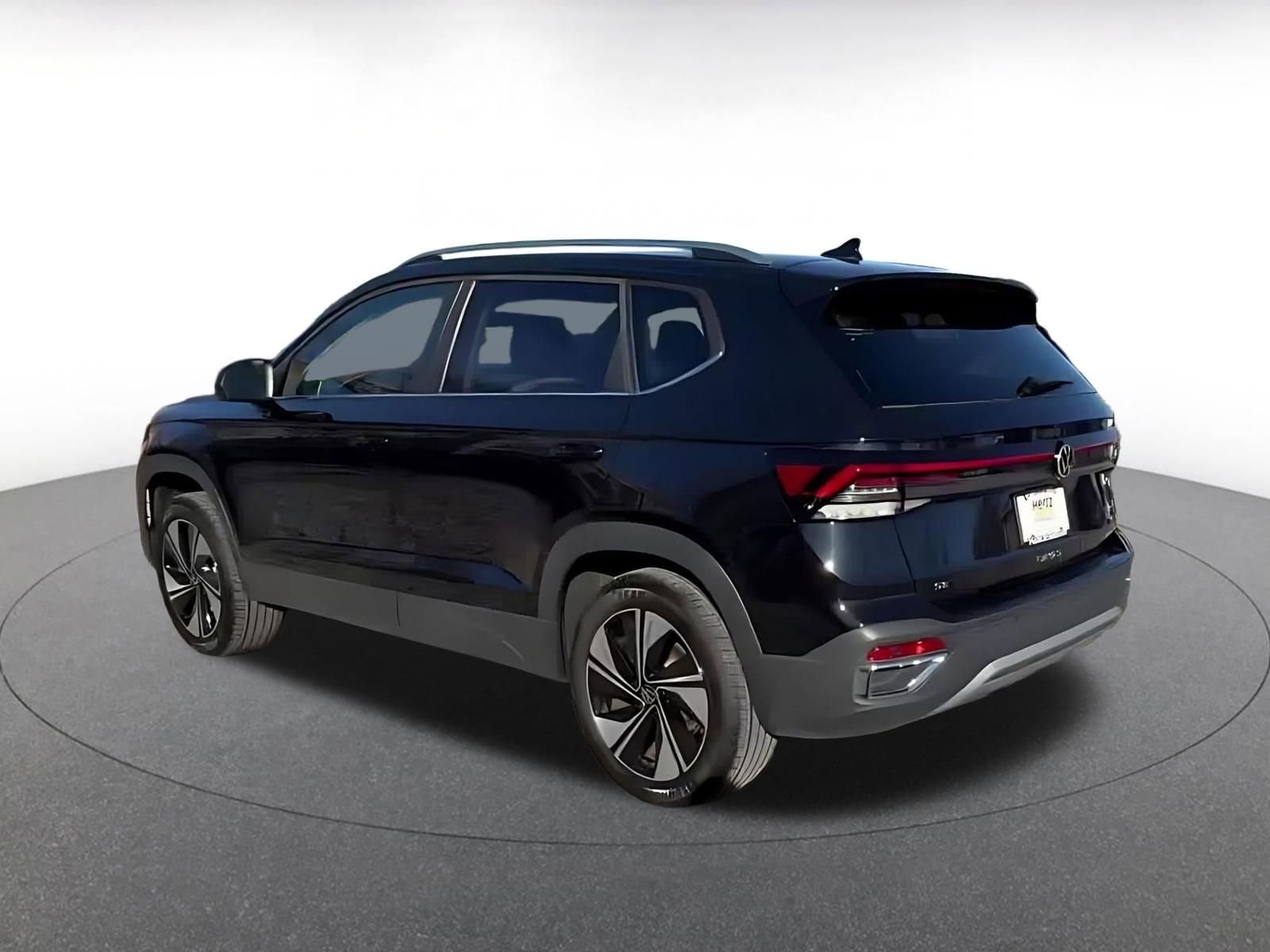 Used 2025 Volkswagen Taos SE image 10