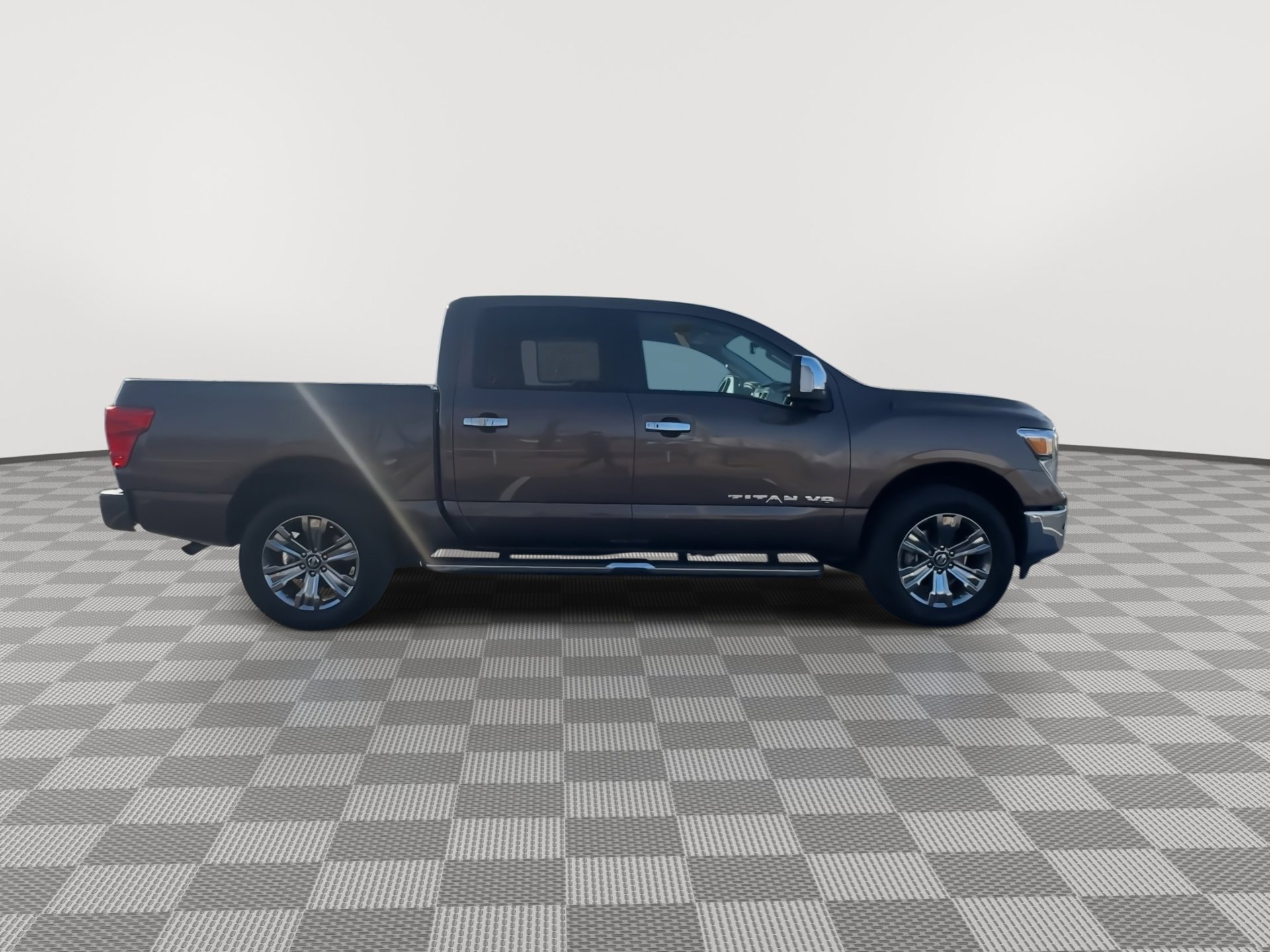 Used 2018 Nissan Titan SL w/ Chrome Package image 9