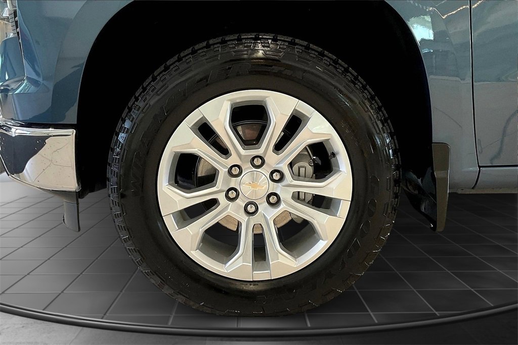 Used 2024 Chevrolet Silverado 1500 LTZ w/ Z71 Off-Road Package image 9
