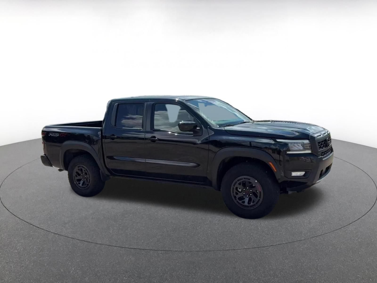 Used 2026 Nissan Frontier PRO-4X AWD/4WD image 2