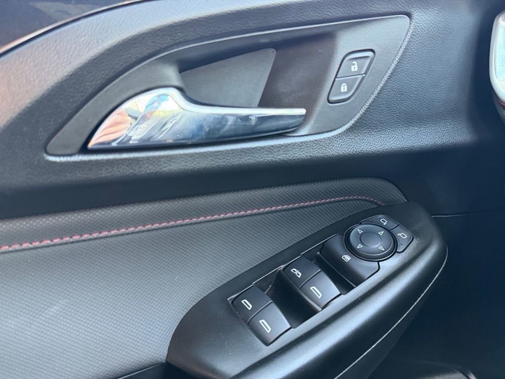 Used 2023 Chevrolet TrailBlazer RS w/ Convenience Package FWD image 19