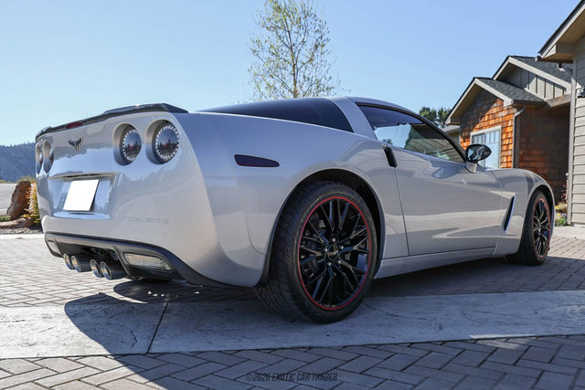 Used 2010 Chevrolet Corvette Coupe w/ 1LT RWD image 8