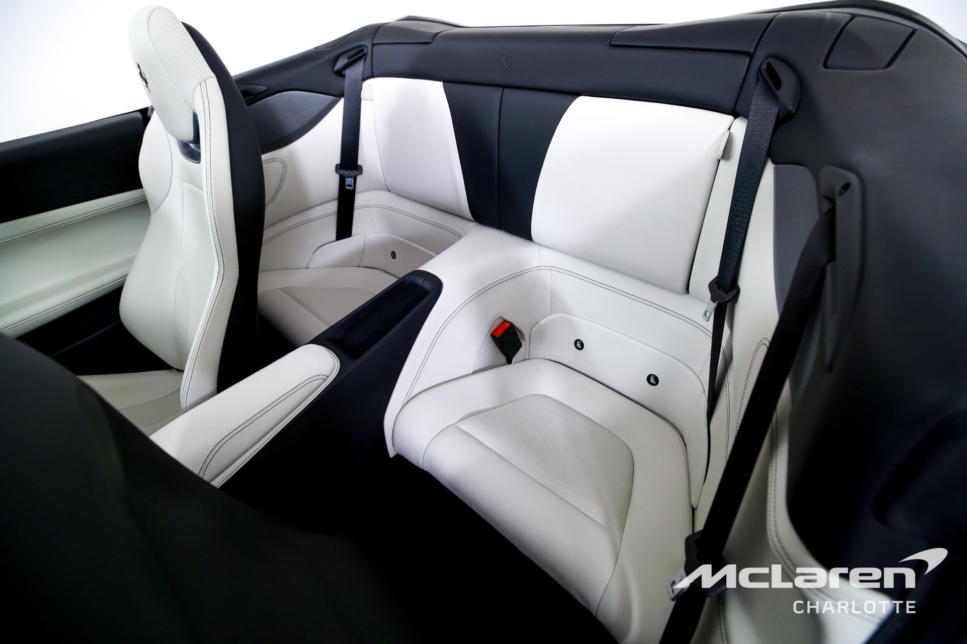 Used 2020 Ferrari Portofino image 17