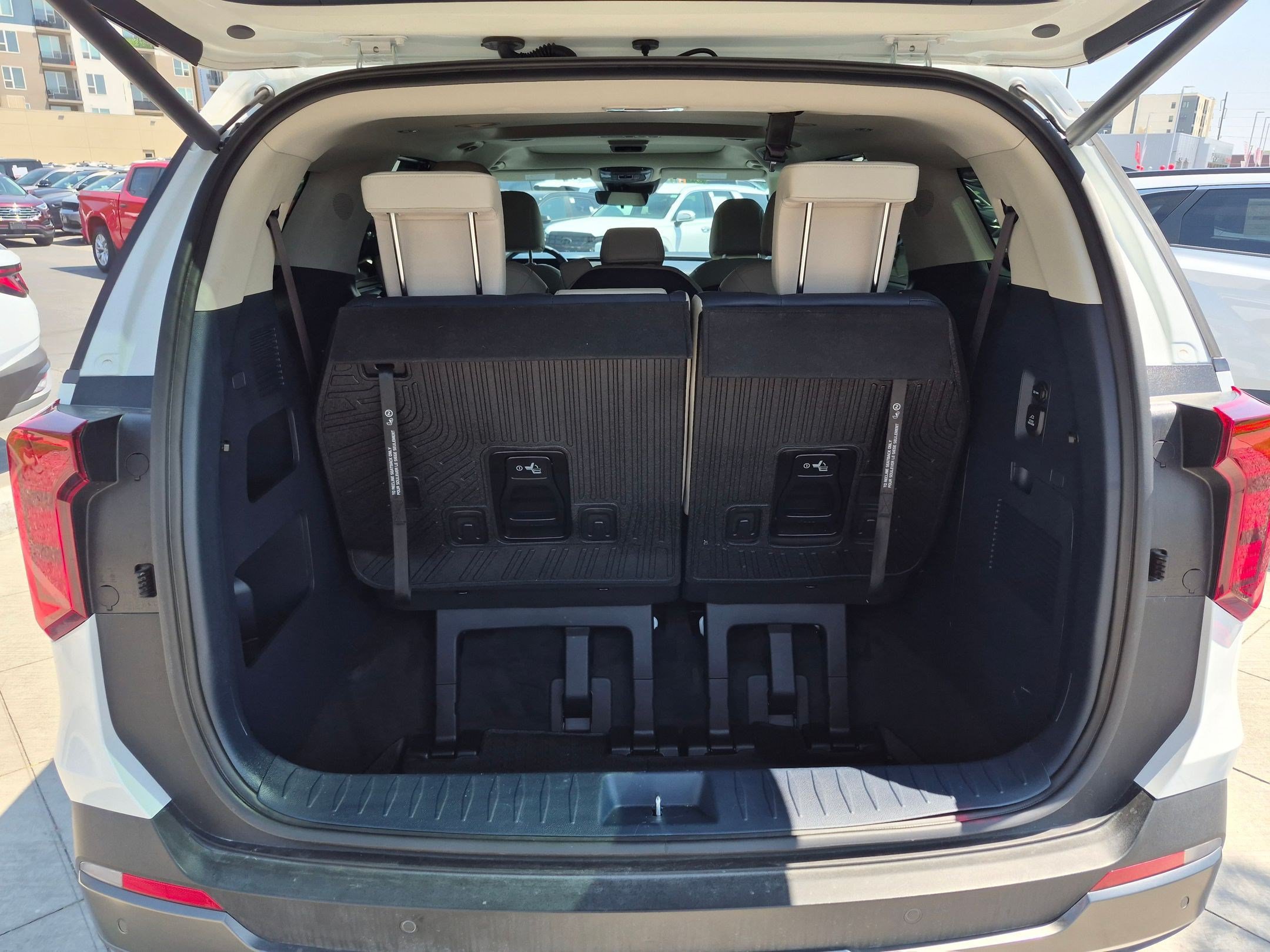 Used 2025 Kia Carnival SX w/ SX Dark Edition Package FWD image 30