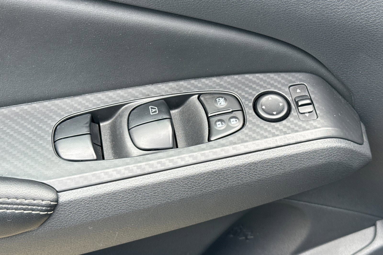 Used 2025 Nissan Altima 2.5 SV image 12