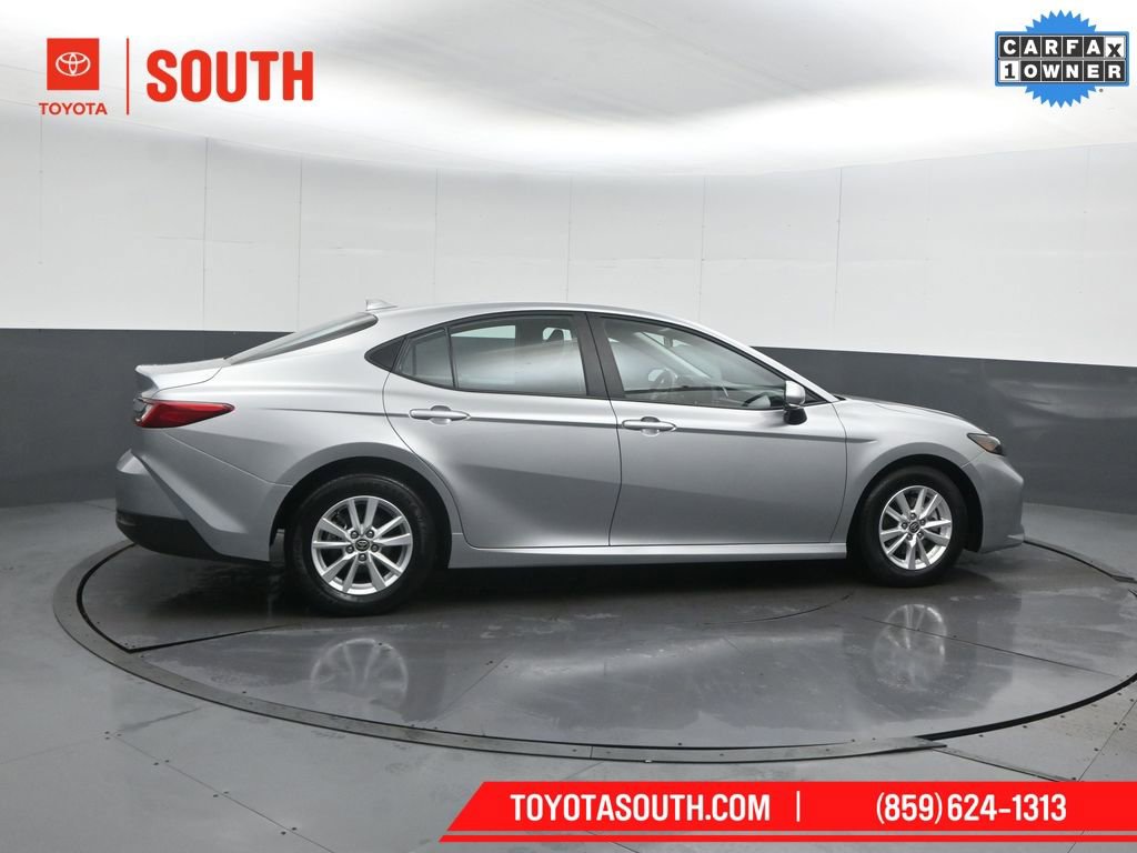 Used 2025 Toyota Camry LE image 3