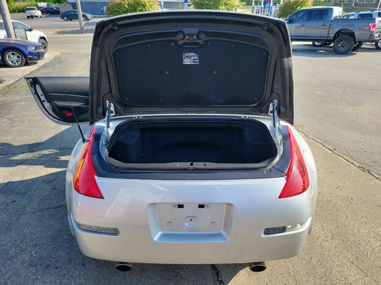 Used 2006 Nissan 350Z Enthusiast w/ (S02) Side Air Bags Pkg RWD image 38