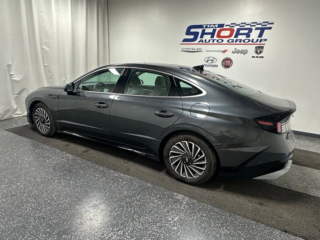 Used 2025 Hyundai Sonata Limited image 4