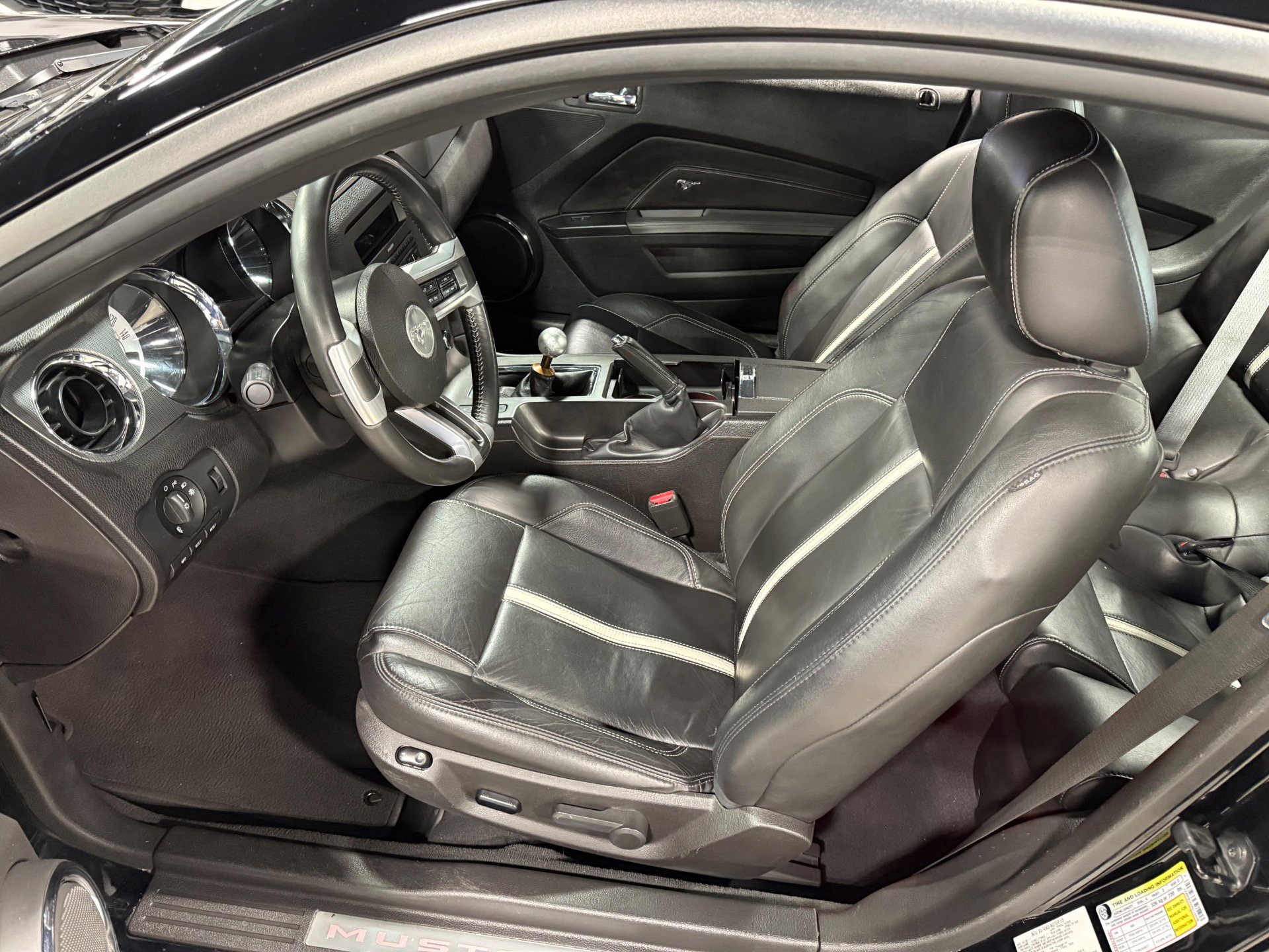 Used 2010 Ford Mustang GT image 24