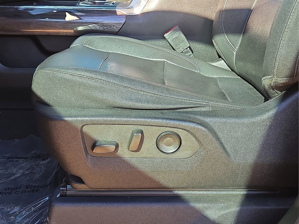 Used 2024 Chevrolet Silverado 3500 LTZ w/ LTZ Convenience Package image 24