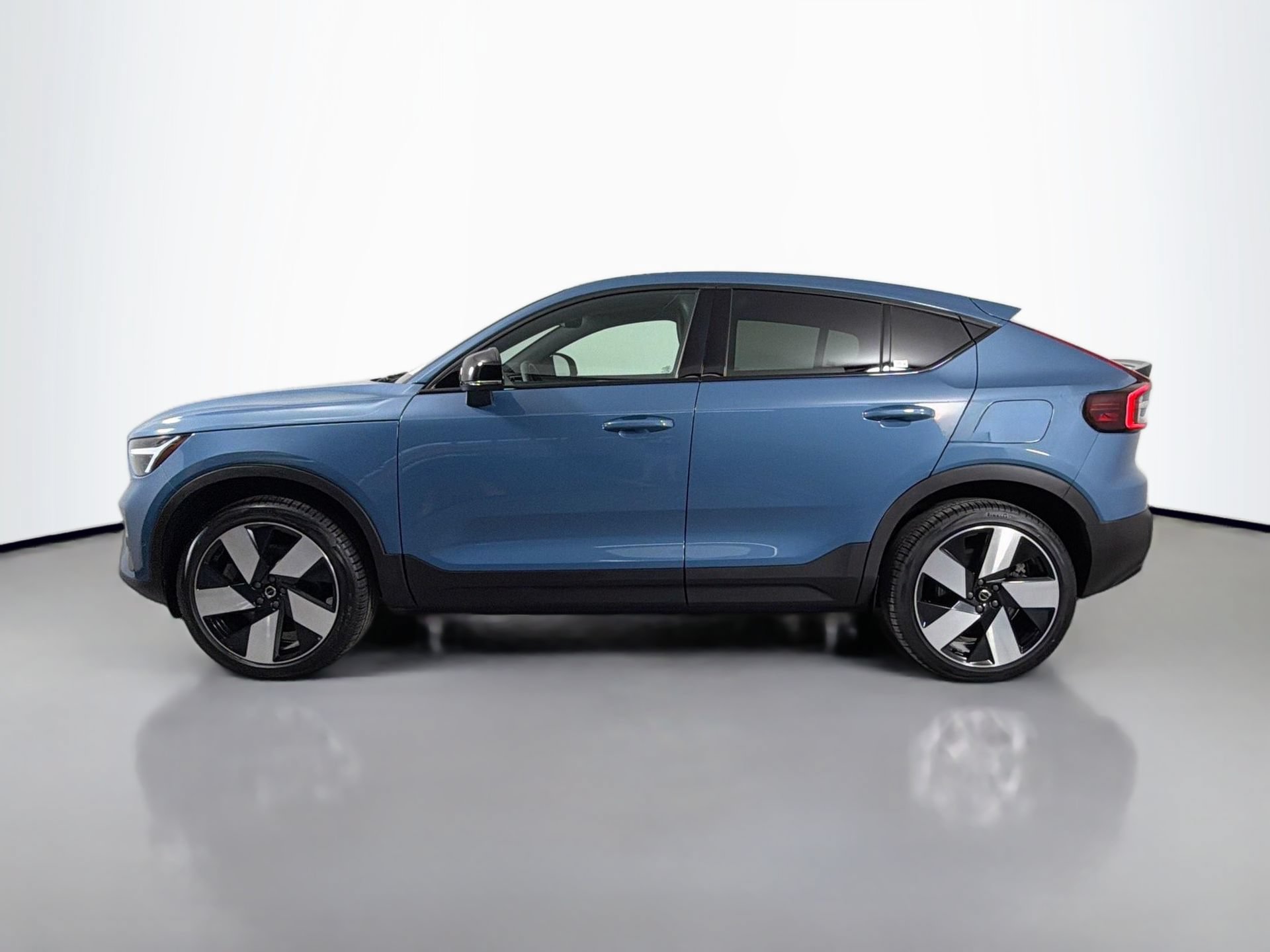 Certified 2023 Volvo C40 P8 Recharge Ultimate w/ Protection Package Premier AWD/4WD image 9