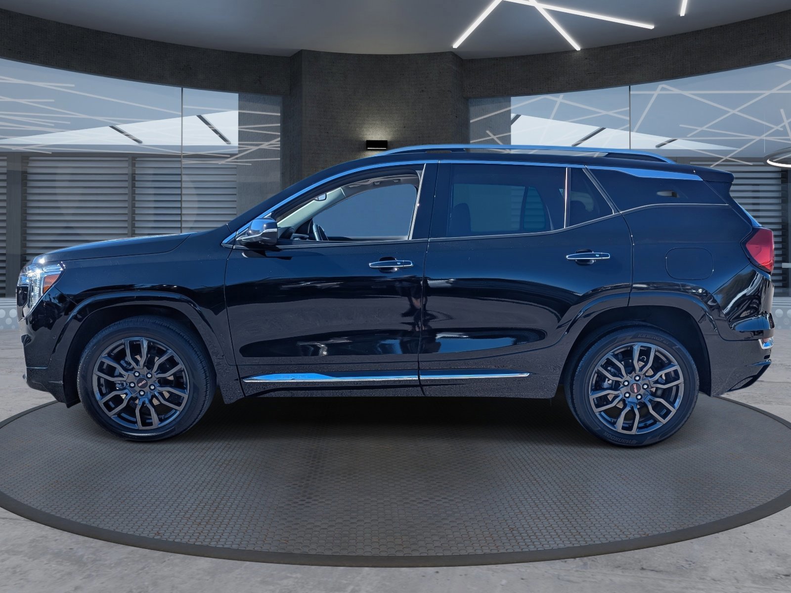 Used 2024 GMC Terrain Denali w/ Black Diamond Edition image 3