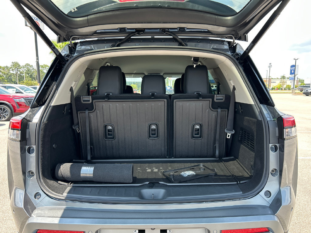 New 2026 Nissan Pathfinder SL w/ Cargo Package FWD image 9