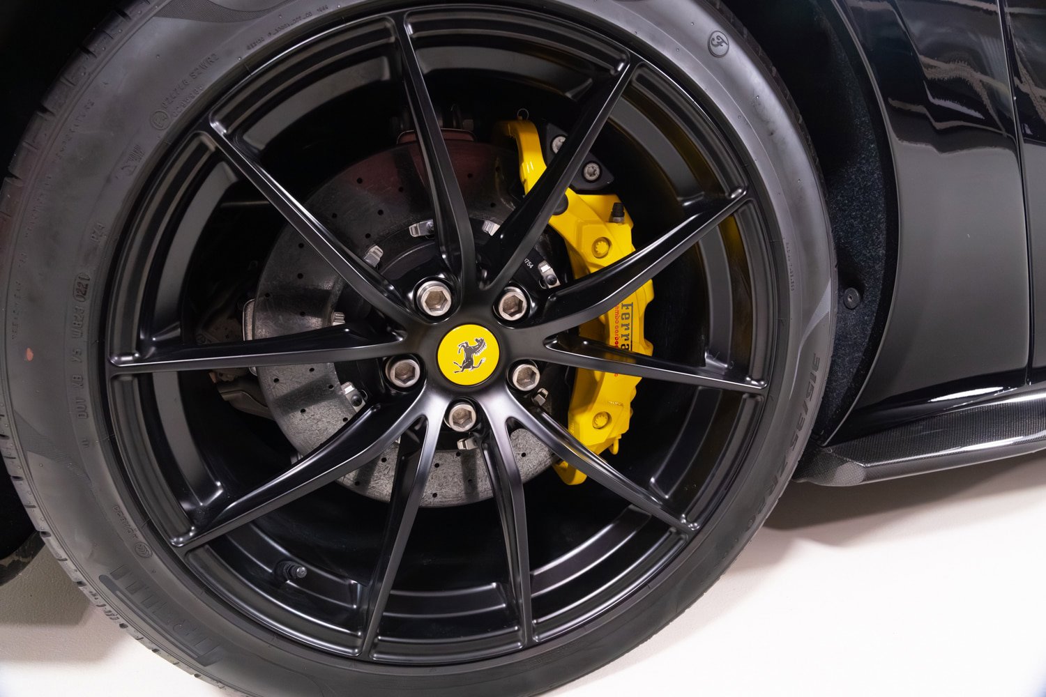 Used 2021 Ferrari 812 GTS image 42