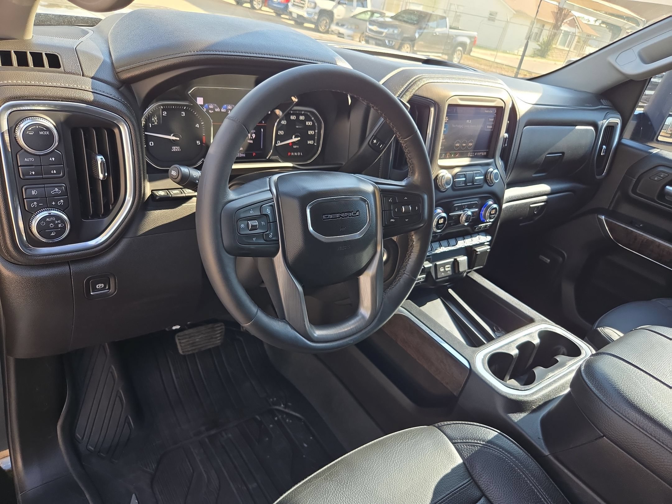 Used 2023 GMC Sierra 3500 Denali w/ Denali Ultimate Package AWD/4WD image 10