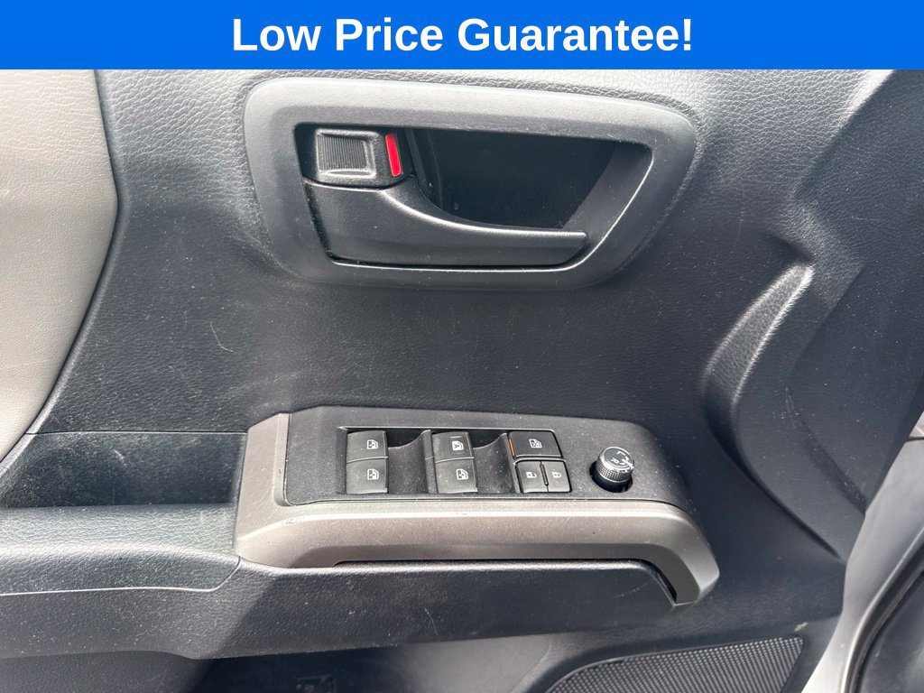 Used 2018 Toyota Tacoma SR5 AWD/4WD image 25