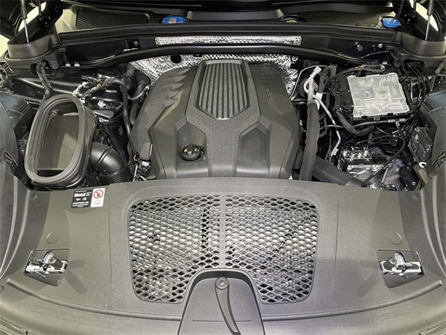 Used 2025 Porsche Macan image 24