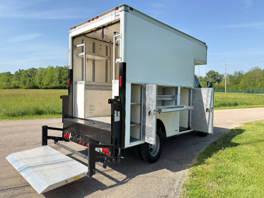 Used 2016 GMC Savana 3500 RWD image 5