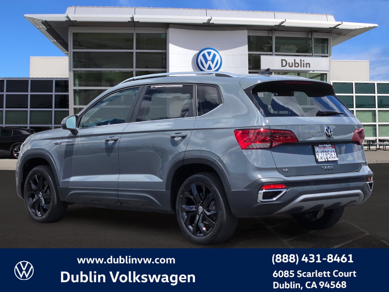 Used 2023 Volkswagen Taos SE w/ Black Wheel Package FWD image 6