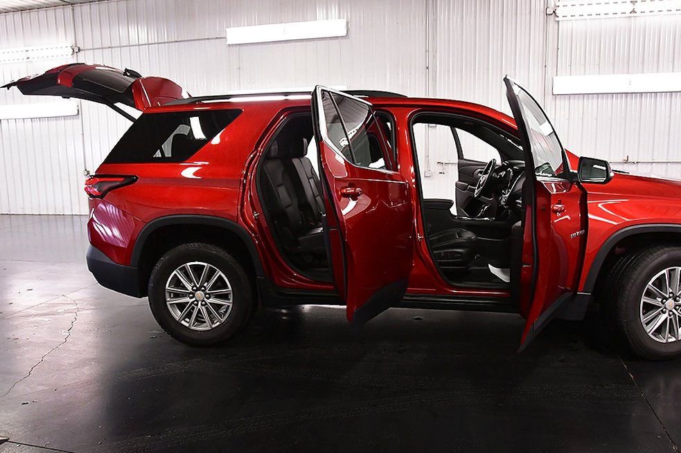 Used 2023 Chevrolet Traverse LT w/ LPO, Floor Liner Package image 32