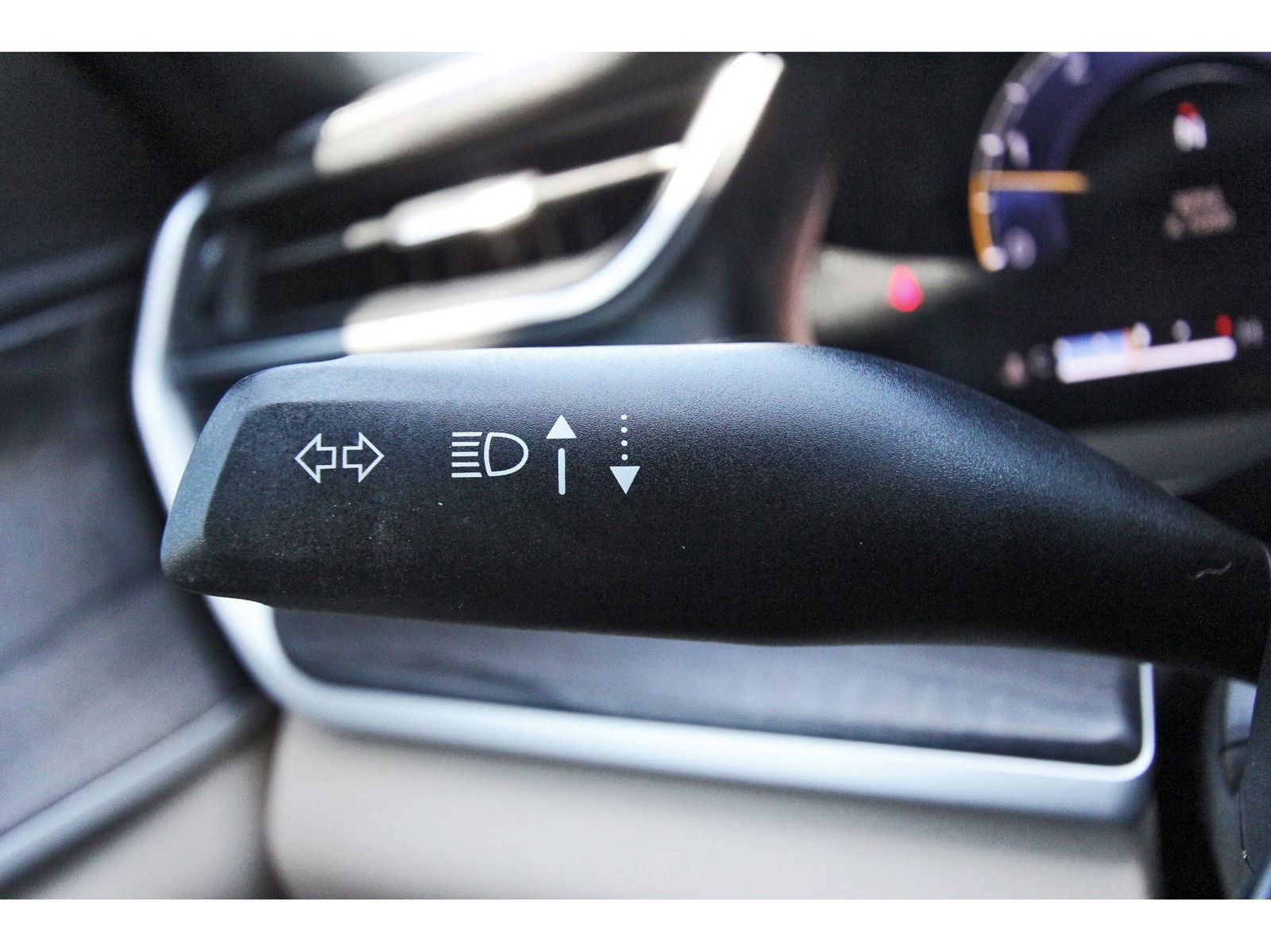 Used 2023 Jeep Grand Cherokee L Limited w/ Black Appearance Package image 21