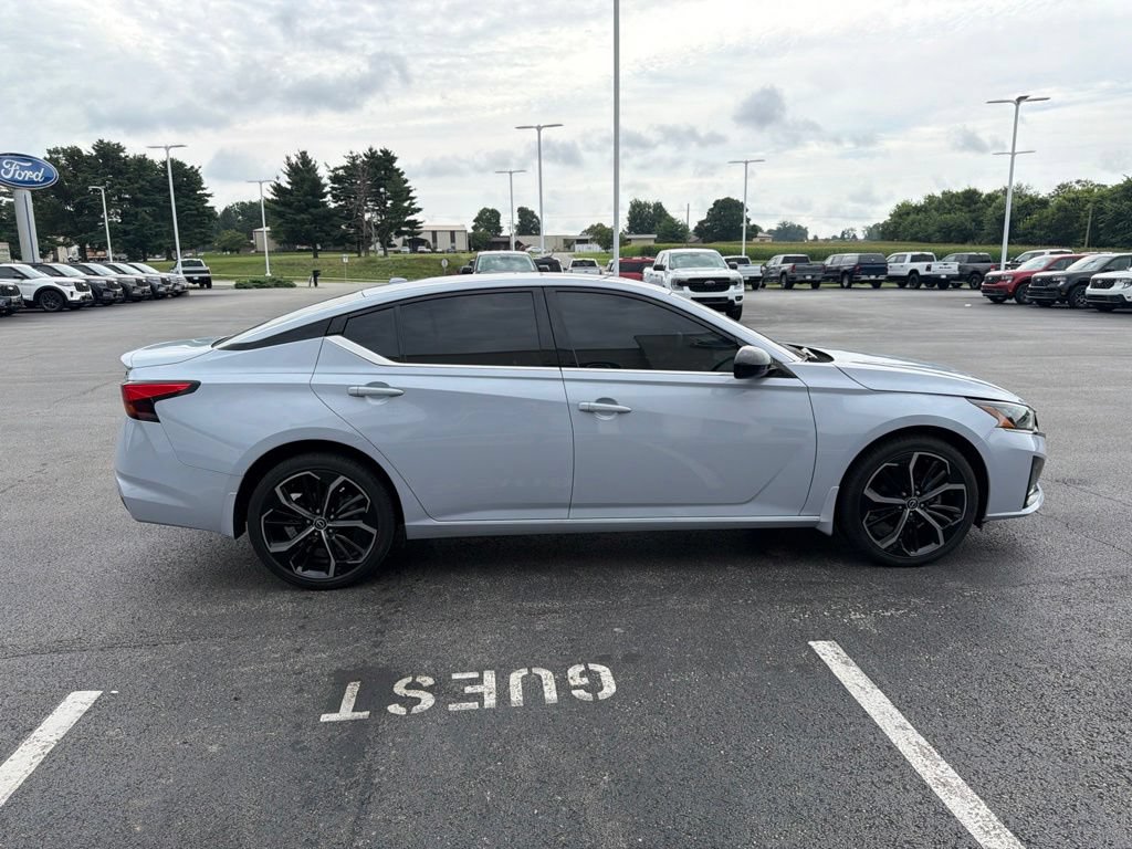 Used 2023 Nissan Altima 2.5 SR w/ SR Premium Package AWD/4WD image 5