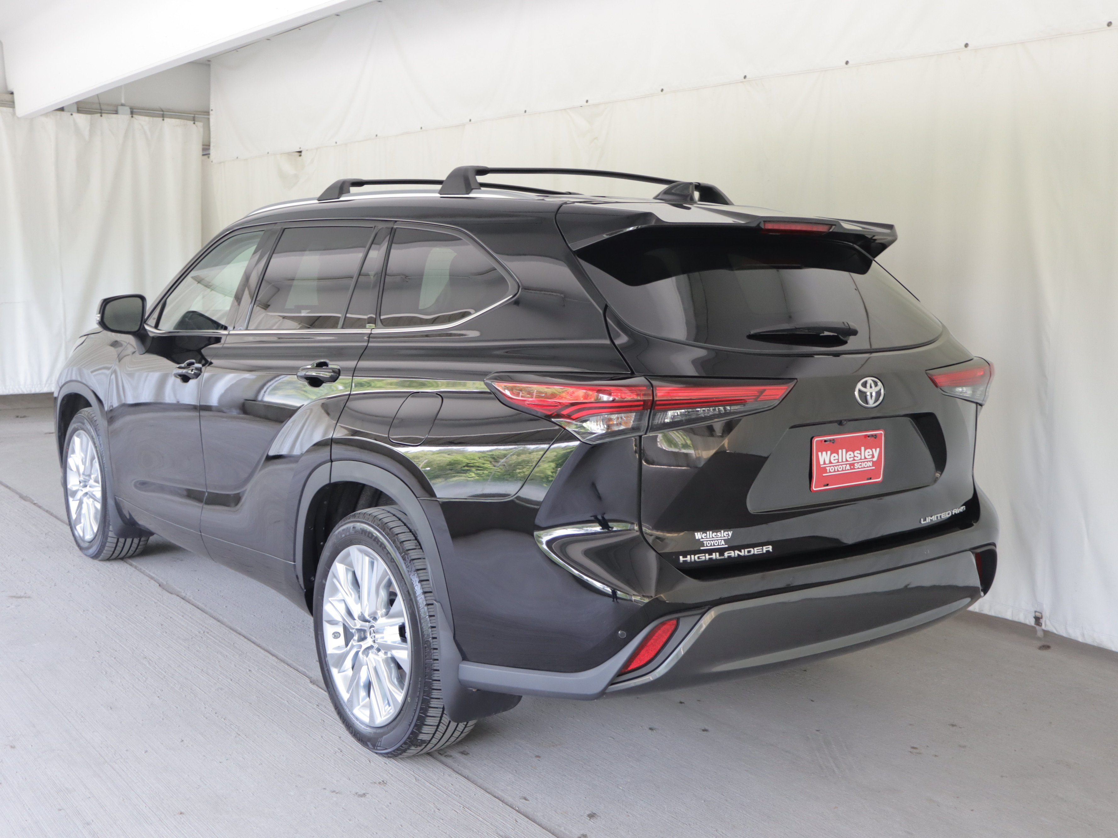 Used 2023 Toyota Highlander Limited AWD/4WD image 25