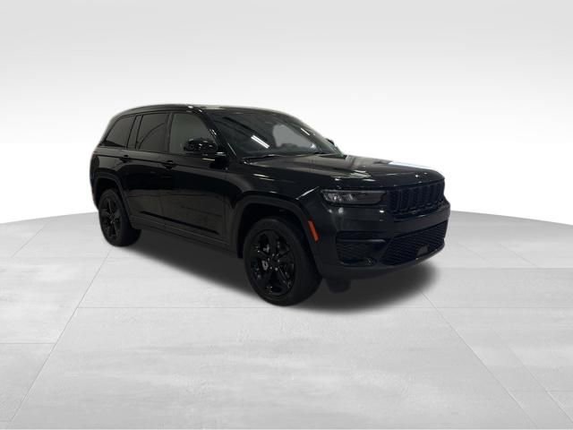 Used 2024 Jeep Grand Cherokee Altitude AWD/4WD image 31