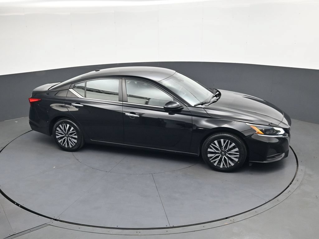 Used 2024 Nissan Altima 2.5 SV FWD image 34