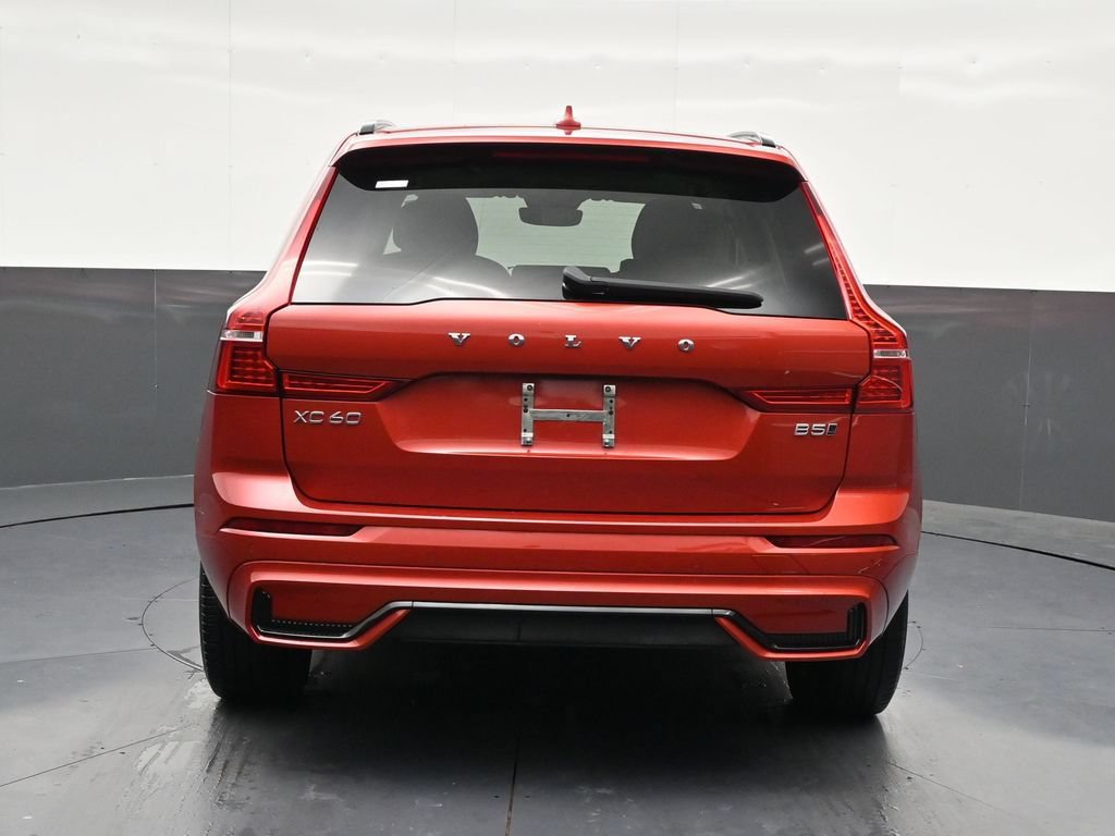 Used 2024 Volvo XC60 B5 Core AWD/4WD image 5