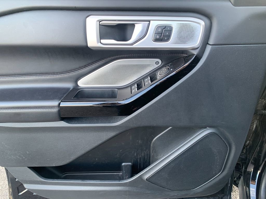 Used 2022 Ford Explorer Platinum w/ Equipment Group 601A image 12