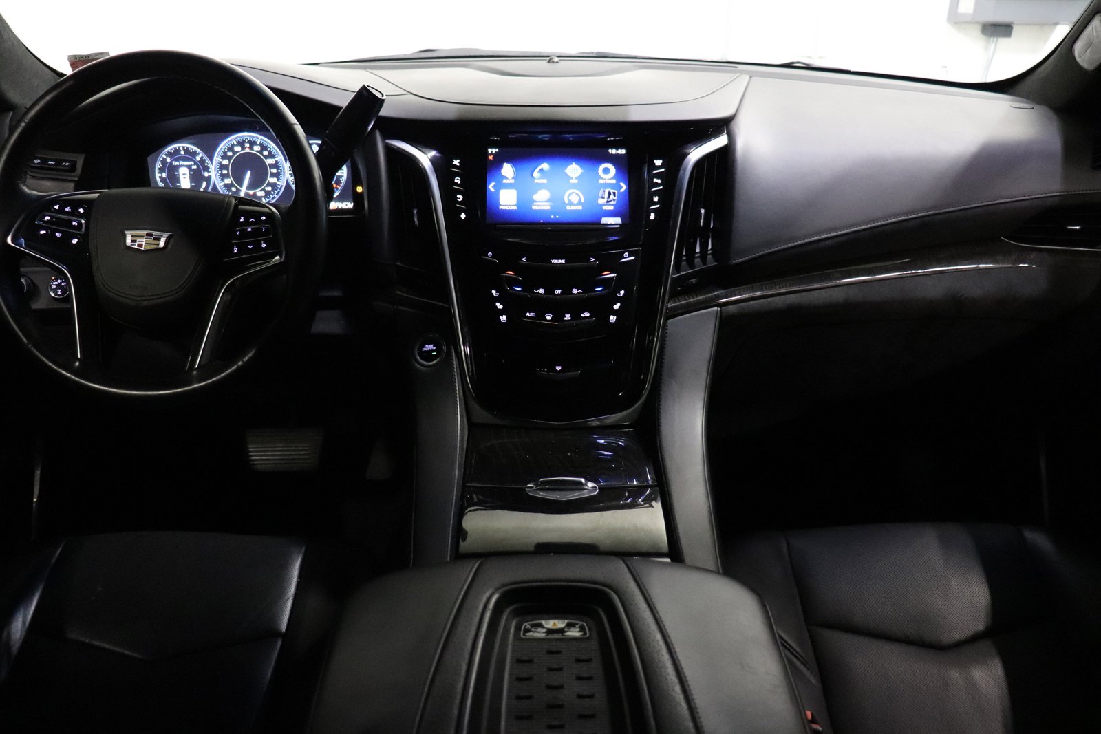 Used 2015 Cadillac Escalade Platinum image 30
