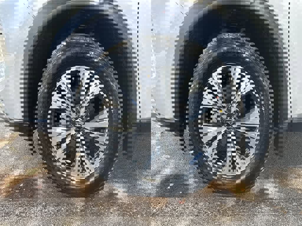 Used 2023 Nissan Rogue SV image 11