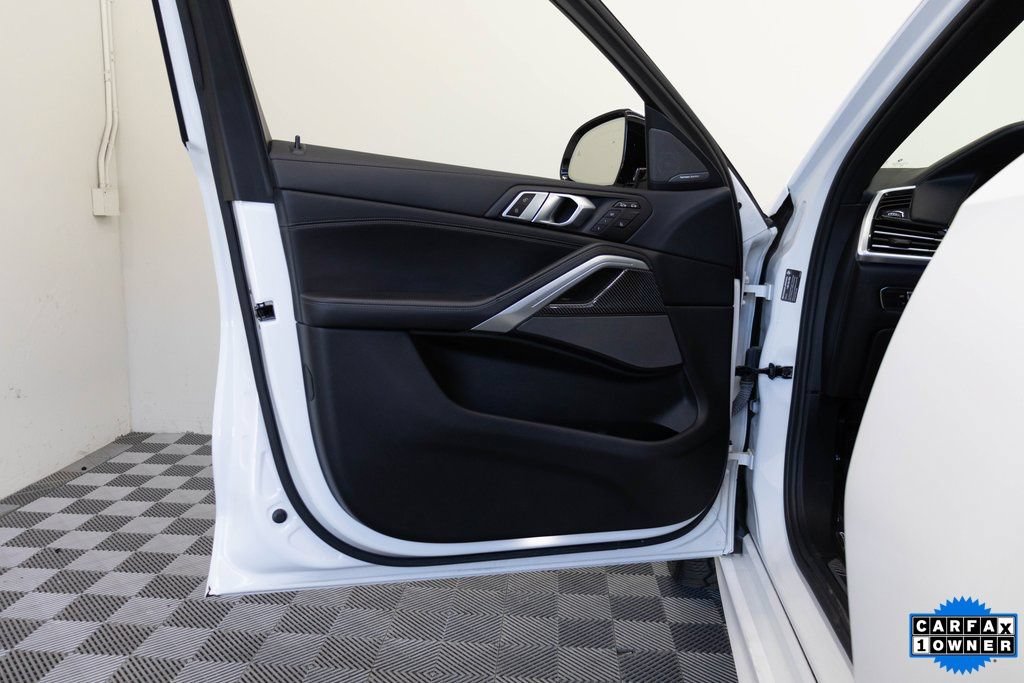 Used 2022 BMW X6 M50i AWD/4WD image 15