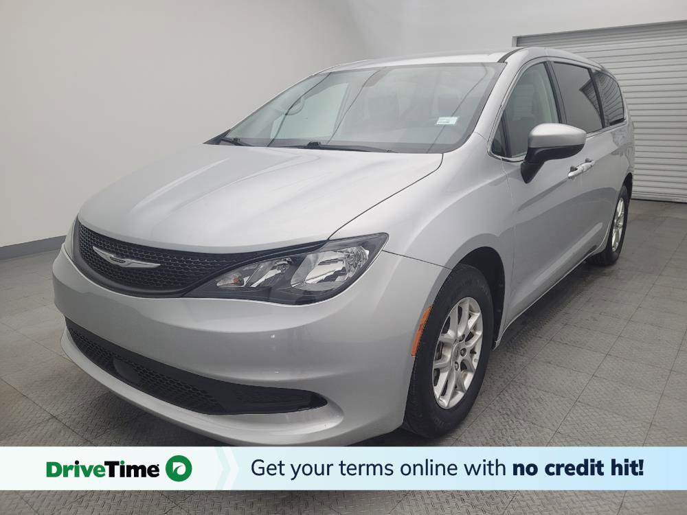 Used 2022 Chrysler Voyager LX image 1