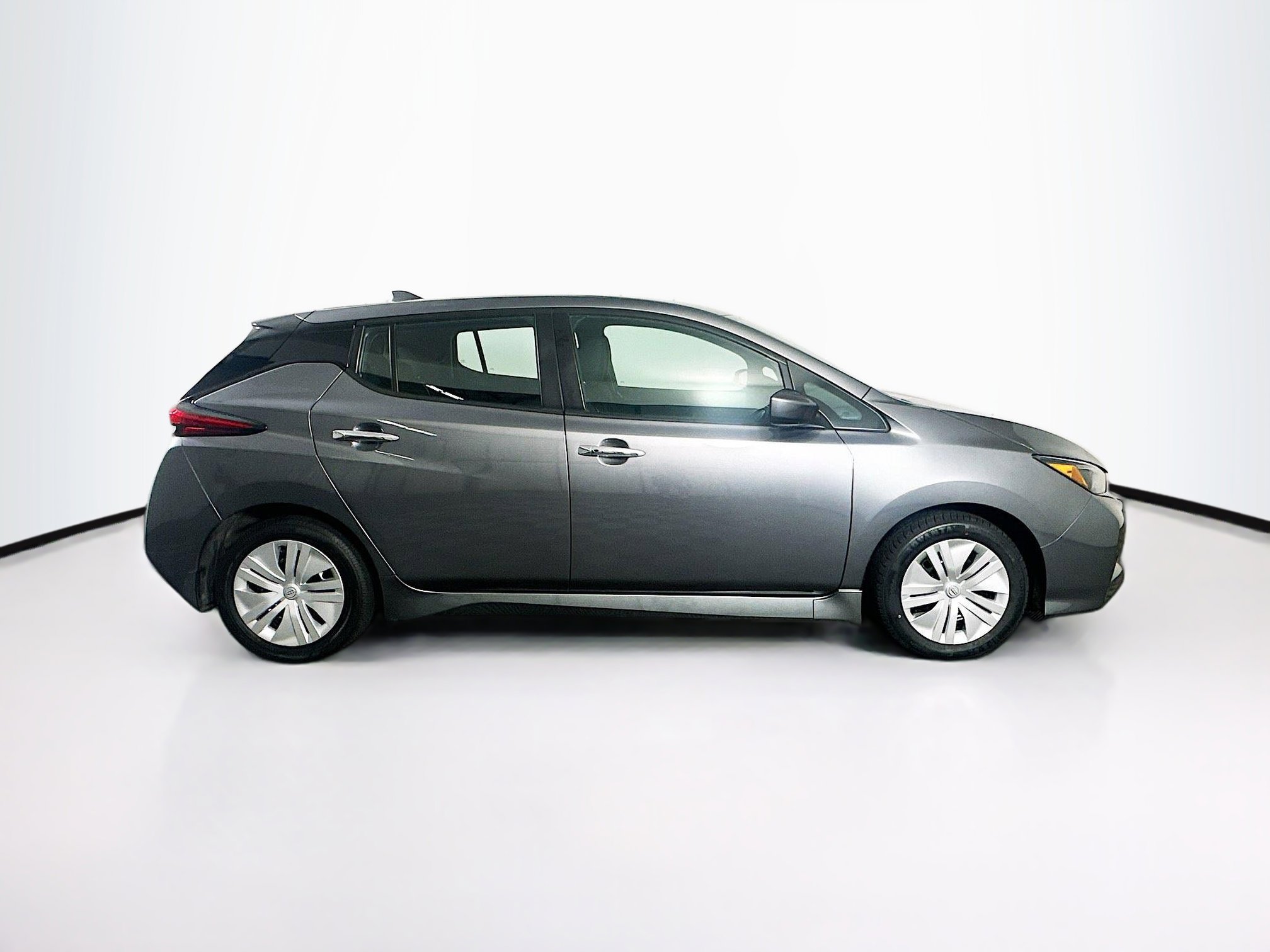 Used 2025 Nissan Leaf S image 10