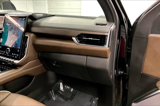 Used 2025 GMC Yukon XL Denali Ultimate AWD/4WD image 19