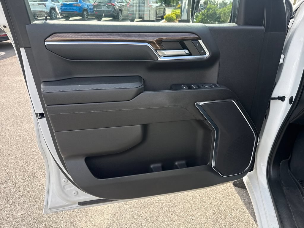Used 2023 Chevrolet Silverado 1500 LT AWD/4WD image 23