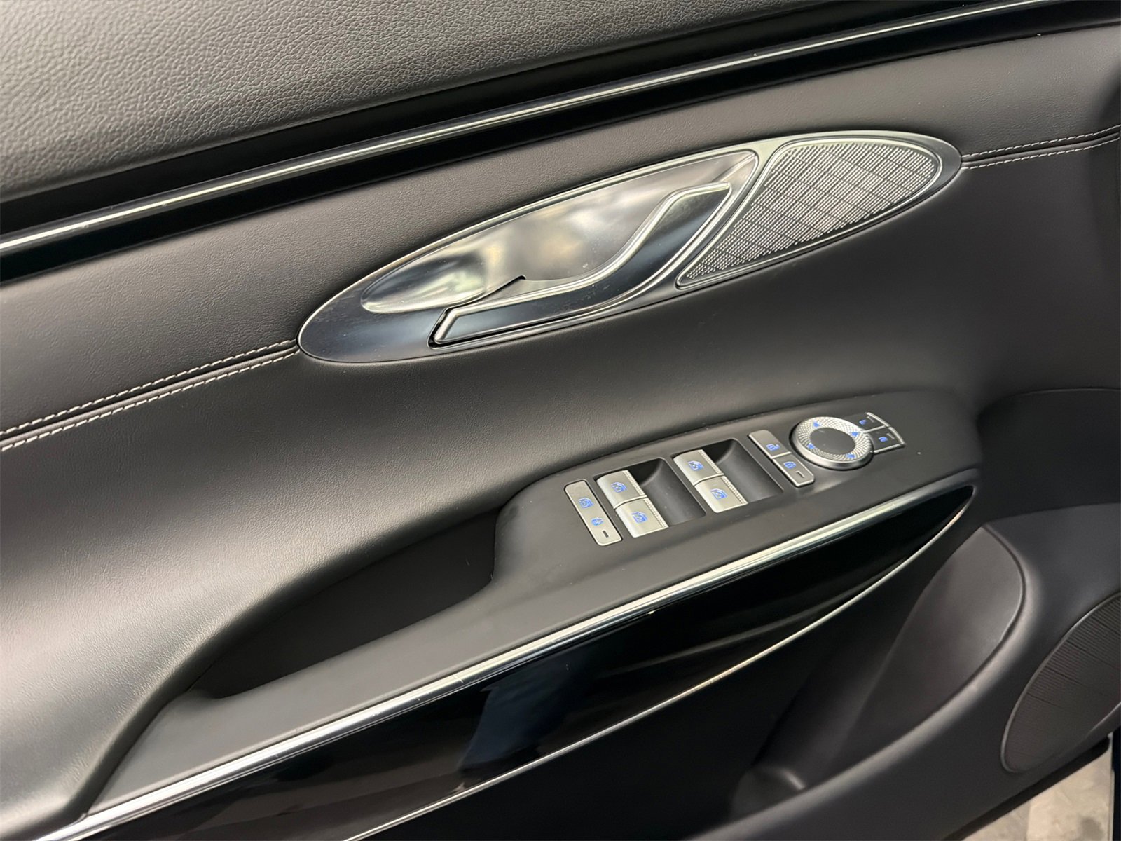 Used 2025 Genesis GV70 2.5T image 31