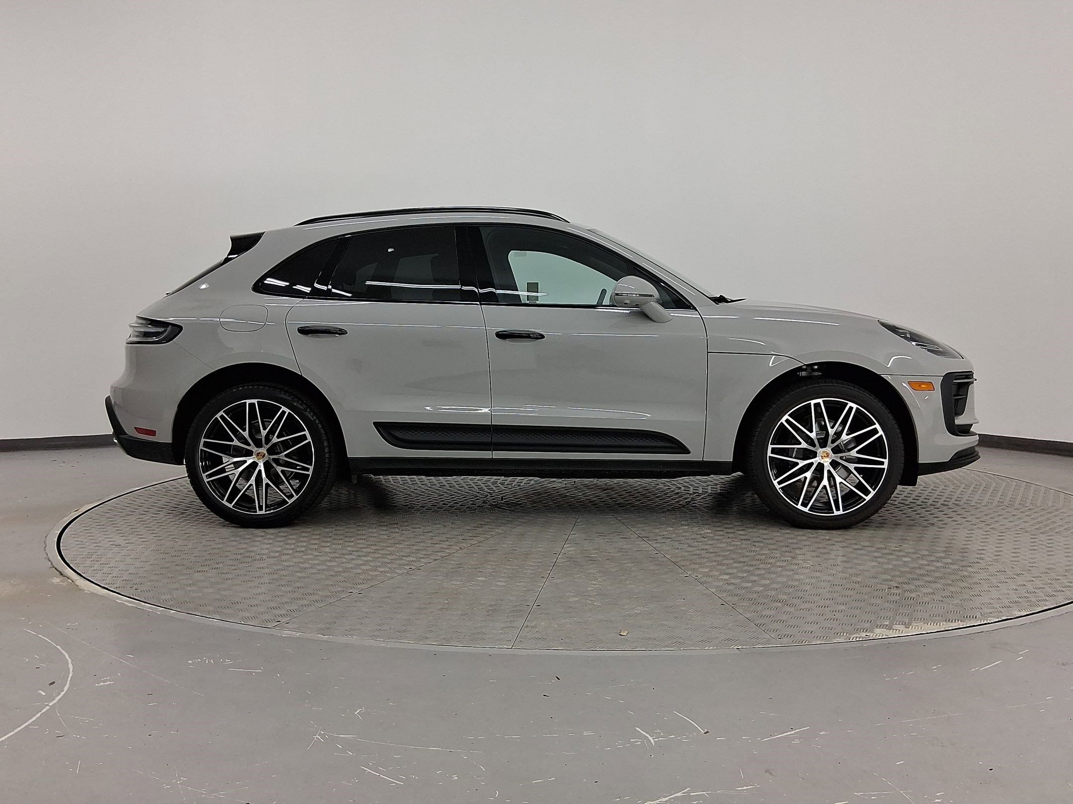 Used 2026 Porsche Macan image 8