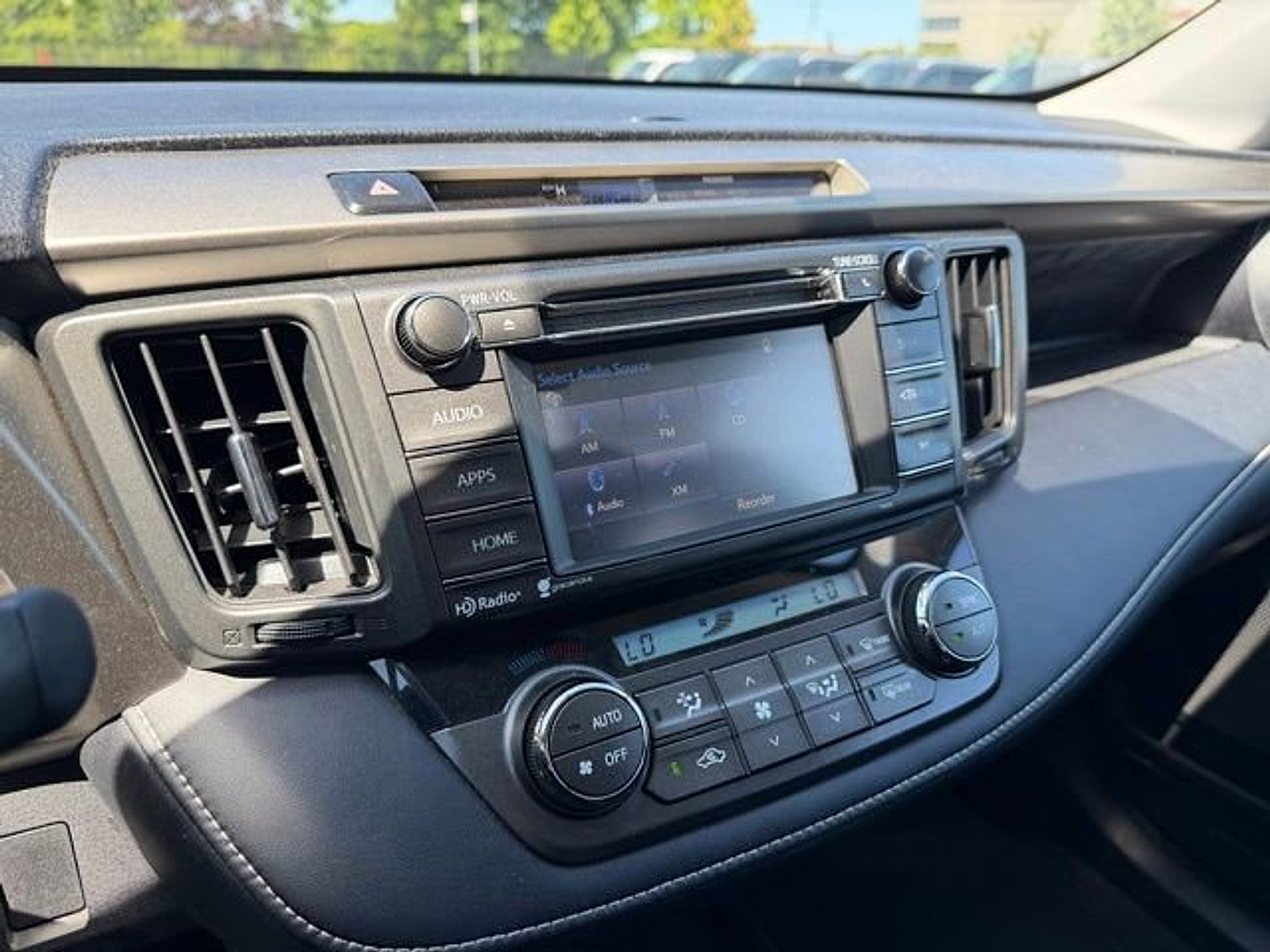 Used 2015 Toyota RAV4 XLE AWD/4WD image 16