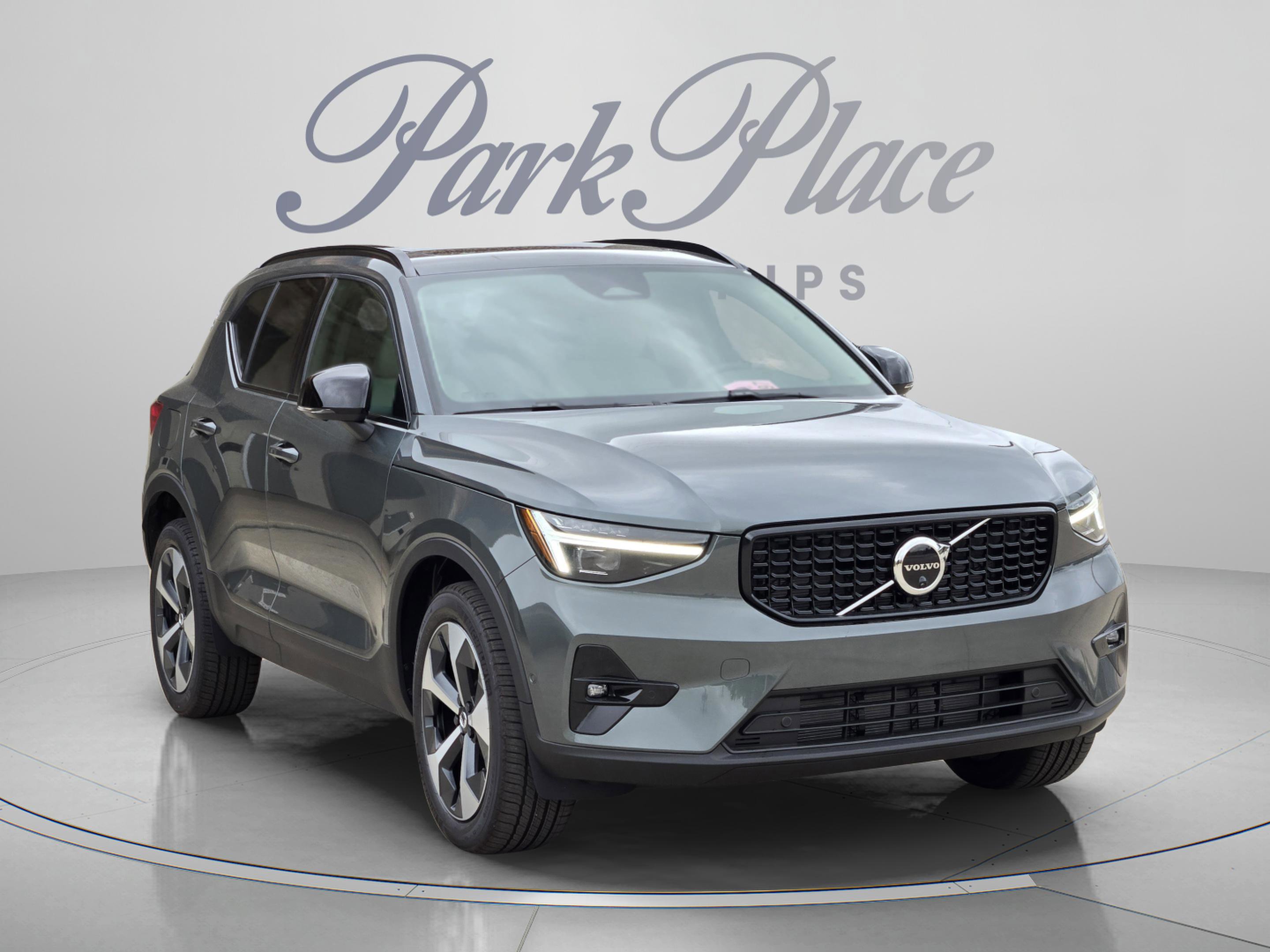 New 2026 Volvo XC40 B5 Plus w/ Protection Package Premier AWD/4WD image 8